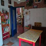 Miraflowers Home, Intera Casa