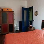 Miraflowers Home, Intera Casa