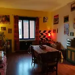 Miraflowers Home, Intera Casa